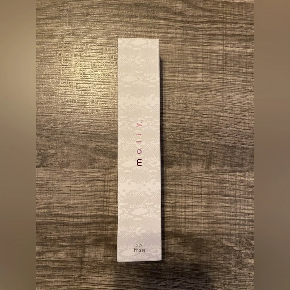 Mally - NEW - Makeup Brush